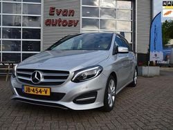 Grijs Gebruikt 2016 Mercedes B180 Ambition MPV | € 13.000 (Goede deal)