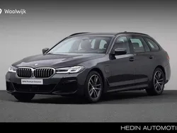 Grijs, metallic lak Gebruikt 2023 BMW 530 M Sport Stationwagen | € 50.880 (Eerlijke prijs)