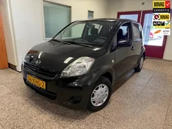 Zwart Gebruikt 2009 Daihatsu Sirion Hatchback | € 3.750 (Iets duurder)
