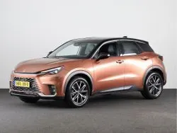 Bruin Gebruikt 2025 Lexus LBX SUV | € 48.280 (Duur)