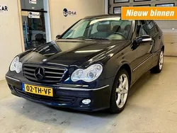 Zwart Gebruikt 2006 Mercedes C180 Avantgarde Sedan | € 4.395 (Goede deal)