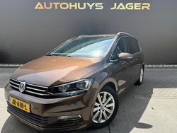 Bruin Gebruikt 2016 VW Touran Highline MPV | € 14.950 (Eerlijke prijs)