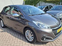 Grijs Gebruikt 2018 Peugeot 208 Allure Hatchback | € 9.950 (Eerlijke prijs)
