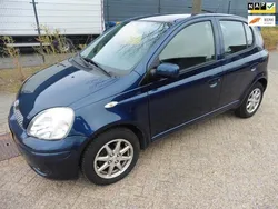 Blauw, metallic lak Gebruikt 2005 Toyota Yaris Hatchback | € 1.995 (Eerlijke prijs)