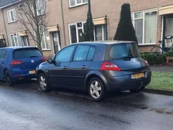 Grijs Gebruikt 2007 Renault Mégane II Business Hatchback | € 1.000 (Eerlijke prijs)