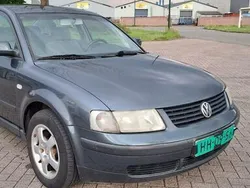 Blauw Gebruikt 2000 VW Passat Trendline Sedan | € 750
