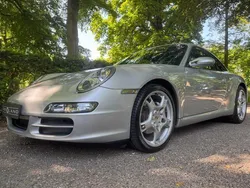 Zilver, metallic lak Gebruikt 2006 Porsche 911 Carrera Coupé | € 44.950 (Eerlijke prijs)