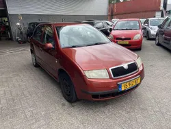 Oranje Gebruikt 2002 Skoda Fabia Comfort Hatchback | € 640 (Duur)