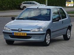 Grijs Gebruikt 2003 Peugeot 106 Hatchback | € 3.499