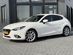 Wit Gebruikt 2014 Mazda 3 Hatchback | € 11.450 (Eerlijke prijs)
