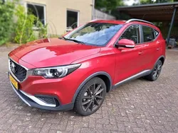 Rood Gebruikt 2019 MG ZS Luxury Sedan | € 13.999 (Eerlijke prijs)