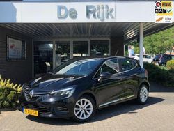 Zwart Gebruikt 2021 Renault Clio V Intens Hatchback | € 13.995 (Eerlijke prijs)