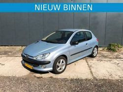 Grijs Gebruikt 2001 Peugeot 206 Hatchback | € 1.299