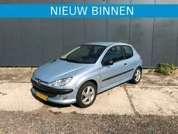 Grijs Gebruikt 2001 Peugeot 206 Hatchback | € 1.299