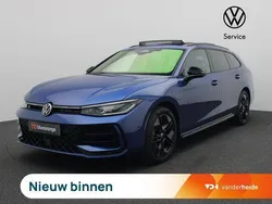Blauw Gebruikt 2024 VW Passat R-line Edition Stationwagen | € 53.900