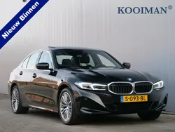 Zwart Gebruikt 2023 BMW 320e Sedan | € 36.450 (Eerlijke prijs)