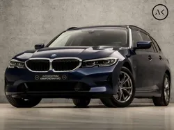 Blauw, metallic lak Gebruikt 2021 BMW 320 Sport Line Stationwagen | € 27.945 (Super prijs)