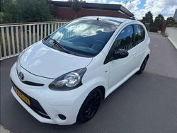 Wit Gebruikt 2013 Toyota Aygo Hatchback | € 3.450 (Eerlijke prijs)