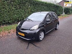 Zwart Gebruikt 2014 Toyota Aygo Hatchback | € 4.199 (Eerlijke prijs)