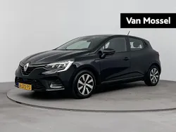 Zwart Gebruikt 2022 Renault Clio V Equilibre Hatchback | € 17.935 (Eerlijke prijs)