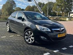Zwart Gebruikt 2011 Opel Astra Edition MPV | € 3.700 (Goede deal)