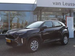 Zwart Gebruikt 2024 Toyota Yaris Cross SUV | € 28.790 (Eerlijke prijs)