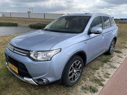 Blauw Gebruikt 2015 Mitsubishi Outlander P-HEV Instyle SUV | € 15.350 (Goede deal)