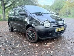 Zwart Gebruikt 2006 Renault Twingo Hatchback | € 999 (Eerlijke prijs)