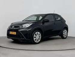 Zwart Gebruikt 2023 Toyota Aygo Play Hatchback | € 19.150 (Goede deal)