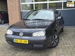Zwart Gebruikt 2002 VW Golf Cabriolet Trendline Cabriolet | € 3.495 (Eerlijke prijs)