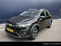 Zwart Gebruikt 2024 Dacia Sandero Expression Hatchback | € 19.450 (Eerlijke prijs)