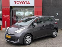 Grijs Gebruikt 2012 Toyota Verso-S MPV | € 9.400 (Eerlijke prijs)