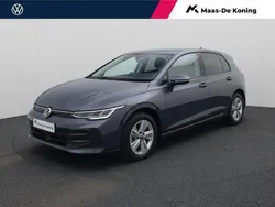 Grijs Gebruikt 2024 VW Golf VIII Life Hatchback | € 32.840 (Eerlijke prijs)