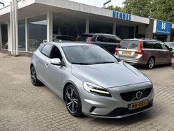 Zilver, metallic lak Gebruikt 2017 Volvo V40 R-Design Stationwagen | € 14.875 (Eerlijke prijs)