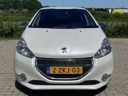 Wit Gebruikt 2015 Peugeot 208 Style Hatchback | € 5.299 (Eerlijke prijs)