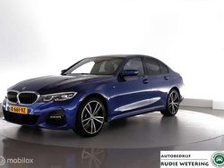Blauw, metallic lak Gebruikt 2021 BMW 330e M Sport Sedan | € 36.950 (Eerlijke prijs)