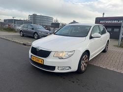 Wit Gebruikt 2011 Skoda Superb Hatchback | € 2.950 (Goede deal)
