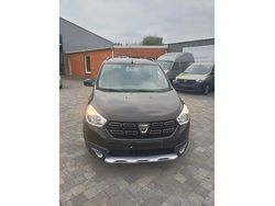 Zwart Gebruikt 2018 Dacia Lodgy Stepway MPV | € 7.950 (Goede deal)