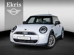 Wit Gebruikt 2025 Mini Cooper Favoured Hatchback | € 41.950