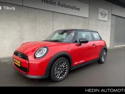 Rood, metallic lak Gebruikt 2024 Mini Cooper Classic Hatchback | € 31.880 (Duur)
