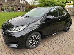 Zwart Gebruikt 2023 Toyota Yaris Comfort Hatchback | € 21.750 (Eerlijke prijs)