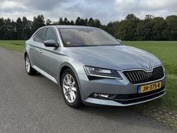 Grijs Gebruikt 2016 Skoda Superb Style Sedan | € 9.250 (Goede deal)