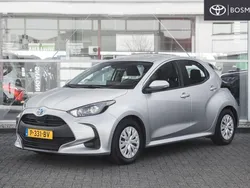 Grijs Gebruikt 2022 Toyota Yaris Hybrid Active Hatchback | € 18.450 (Eerlijke prijs)