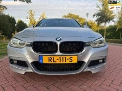 Grijs Gebruikt 2018 BMW 318 Executive Stationwagen | € 16.250 (Eerlijke prijs)