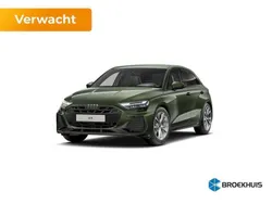 Blauw, metallic lak Nieuw 2025 Audi A3 Sportback Ambiente Hatchback | € 52.715 (Iets duurder)