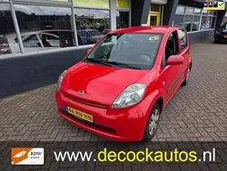 Rood, metallic lak Gebruikt 2005 Daihatsu Sirion Hatchback | € 1.440 (Eerlijke prijs)