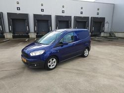 Blauw (metallic) Gebruikt 2016 Ford Transit Trend Van | € 7.595 (Eerlijke prijs)