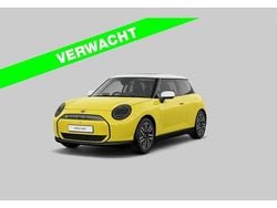 Geel Gebruikt 2024 Mini Cooper SE Classic Hatchback | € 32.875 (Goede deal)