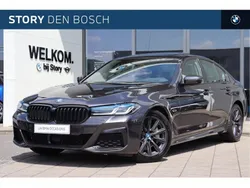 Sophistograu brillianteffect (grijs metallic) Gebruikt 2022 BMW 530e Comfort Edition Sedan | € 43.950 (Eerlijke prijs)