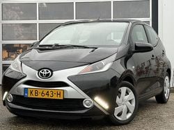 Zwart Gebruikt 2016 Toyota Aygo X-play Hatchback | € 5.950 (Goede deal)